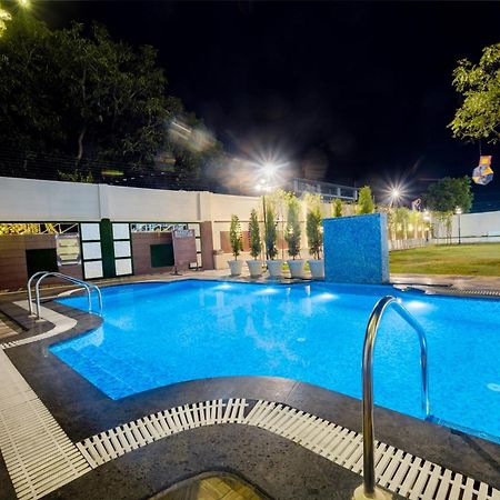 Hotel Vasdaa Grand デヘラードゥーン エクステリア 写真