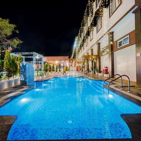 Hotel Vasdaa Grand デヘラードゥーン エクステリア 写真