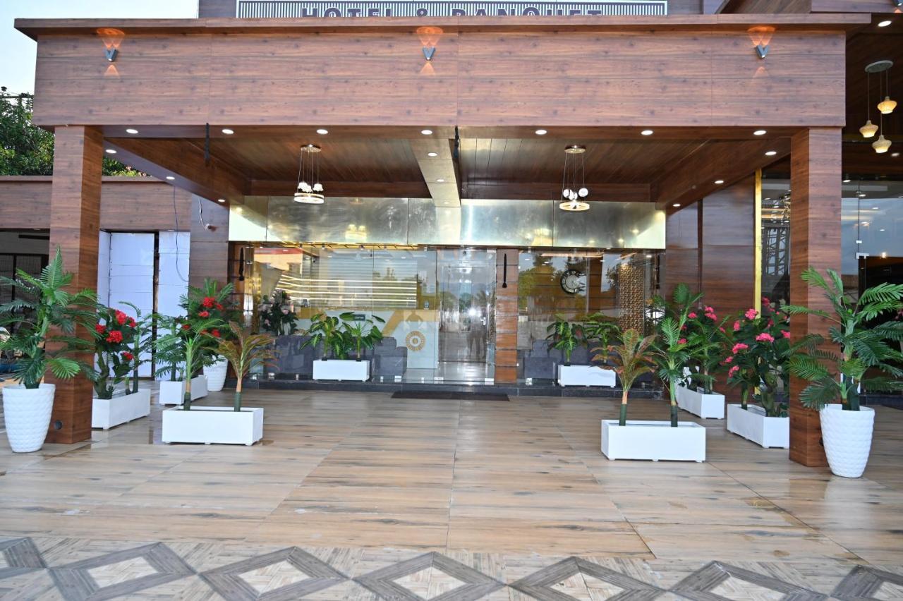 Hotel Vasdaa Grand デヘラードゥーン エクステリア 写真