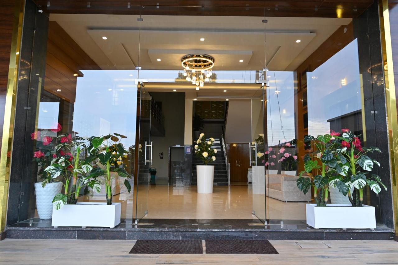 Hotel Vasdaa Grand デヘラードゥーン エクステリア 写真