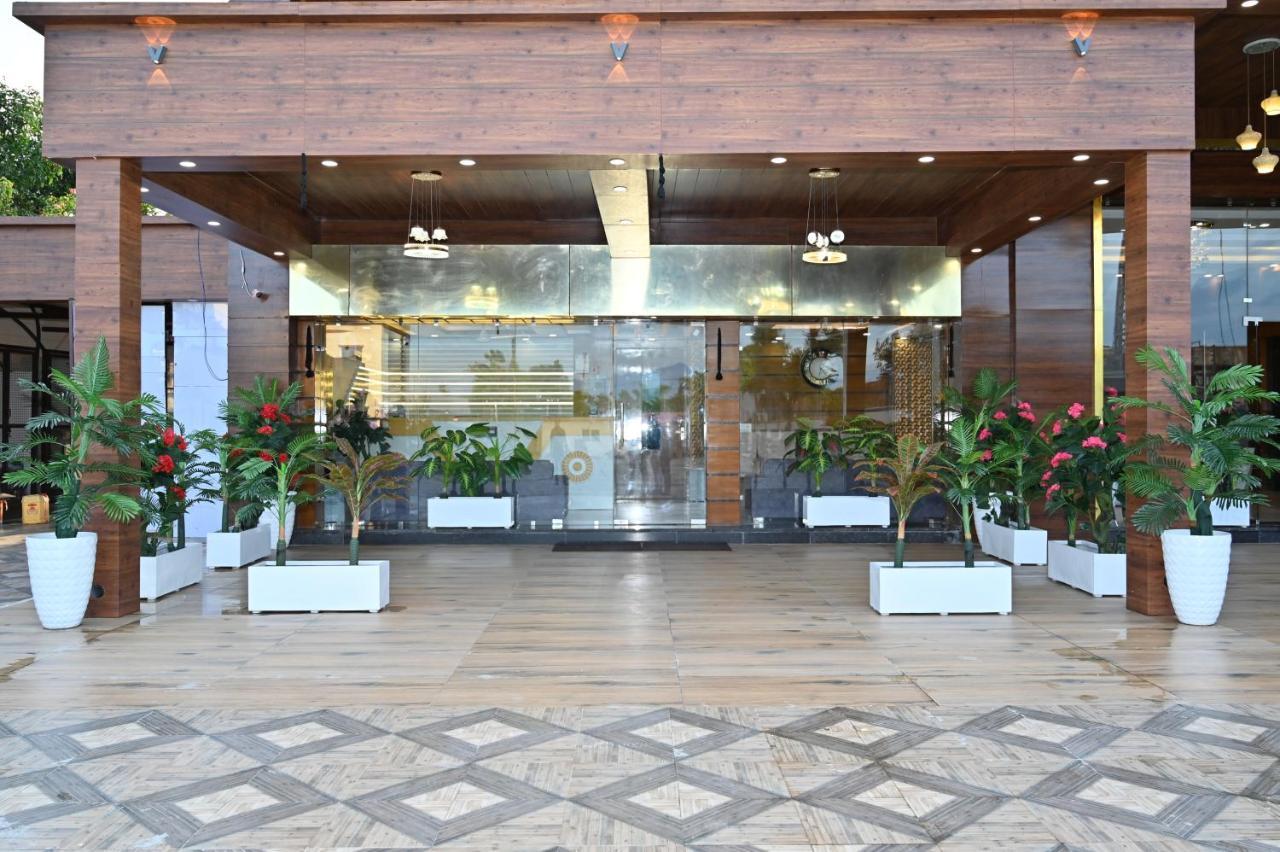 Hotel Vasdaa Grand デヘラードゥーン エクステリア 写真