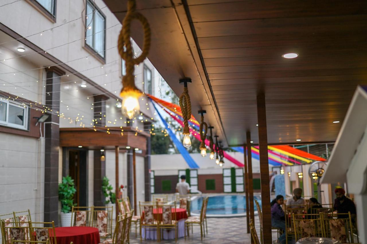 Hotel Vasdaa Grand デヘラードゥーン エクステリア 写真