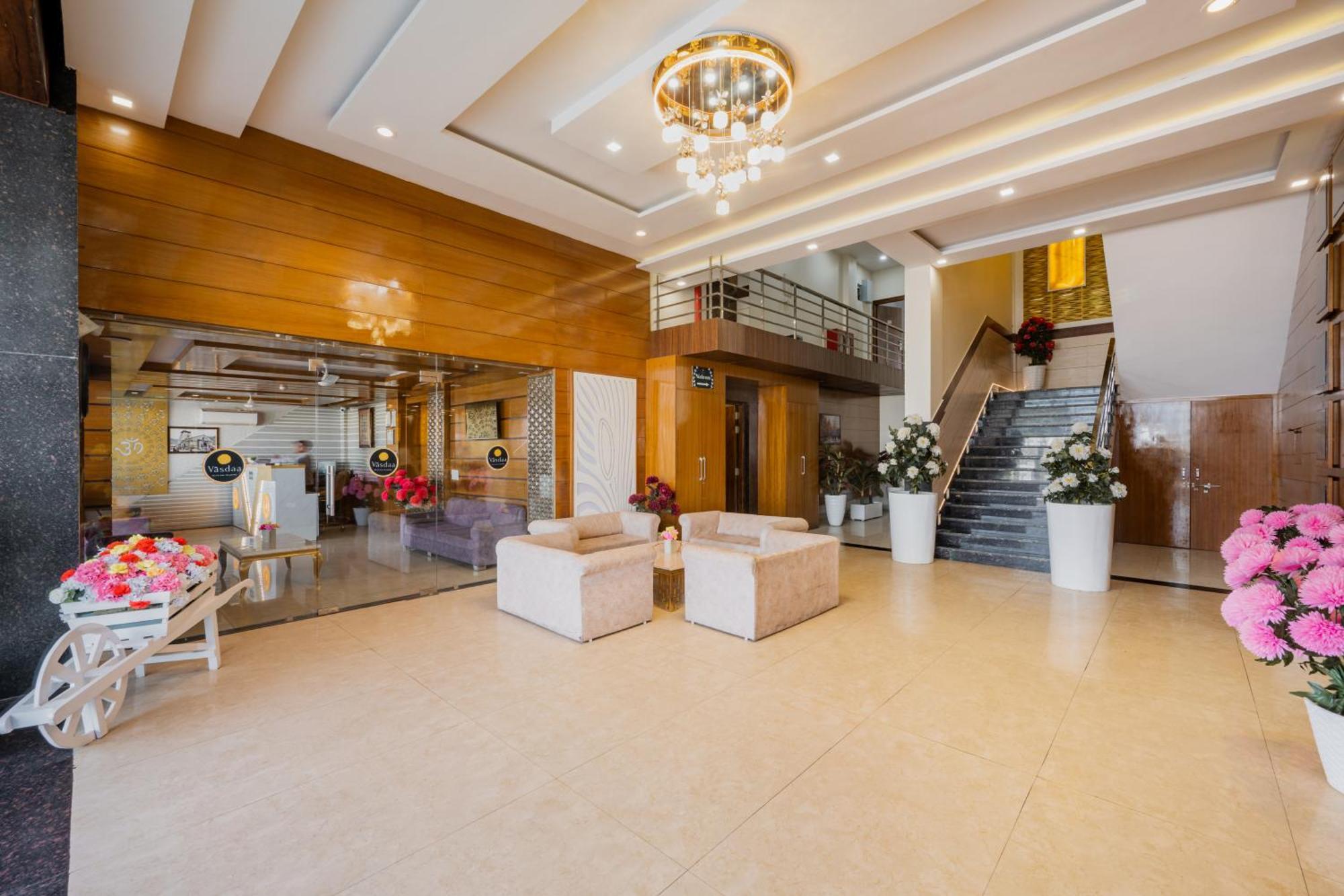 Hotel Vasdaa Grand デヘラードゥーン エクステリア 写真
