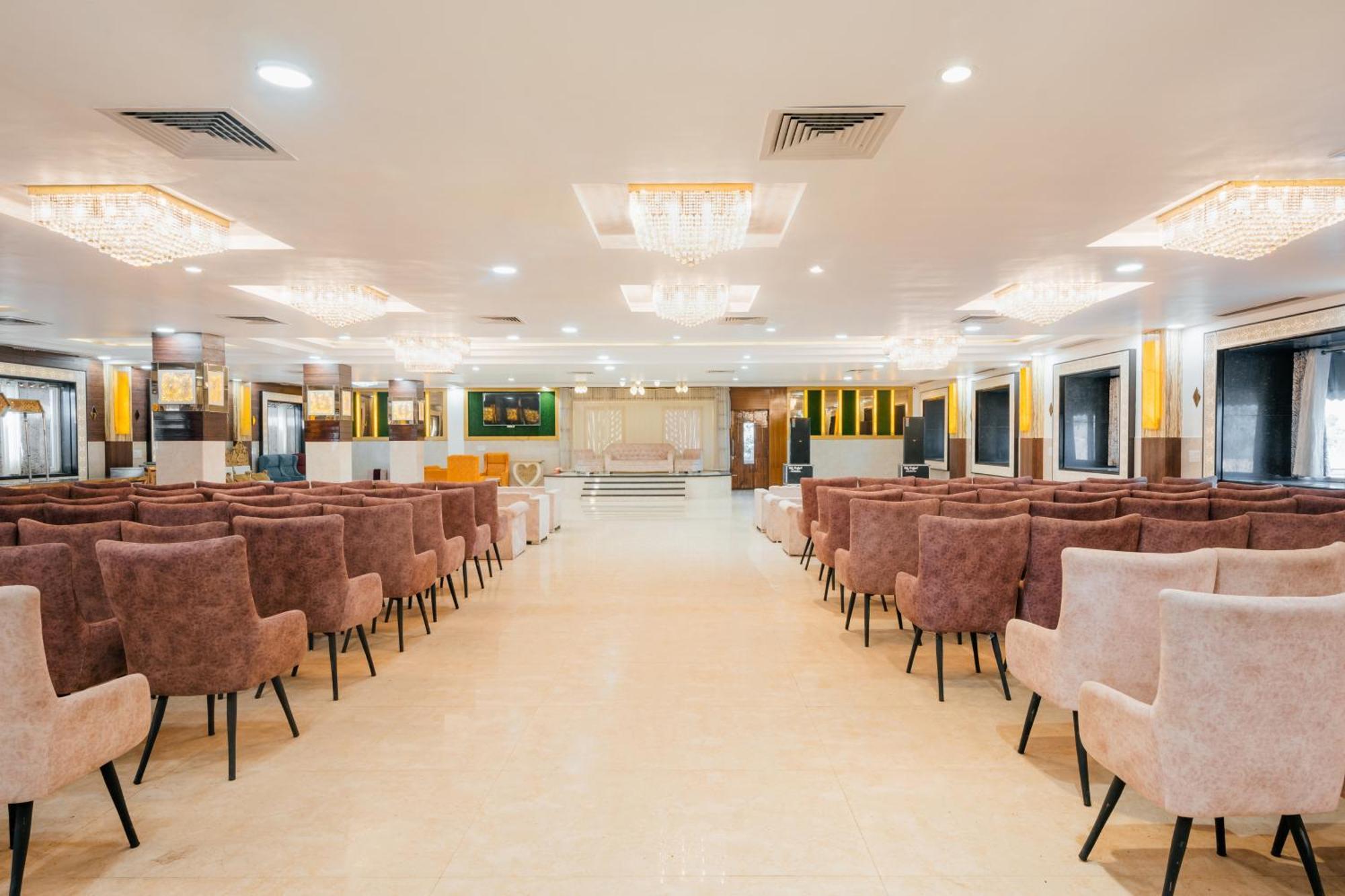 Hotel Vasdaa Grand デヘラードゥーン エクステリア 写真