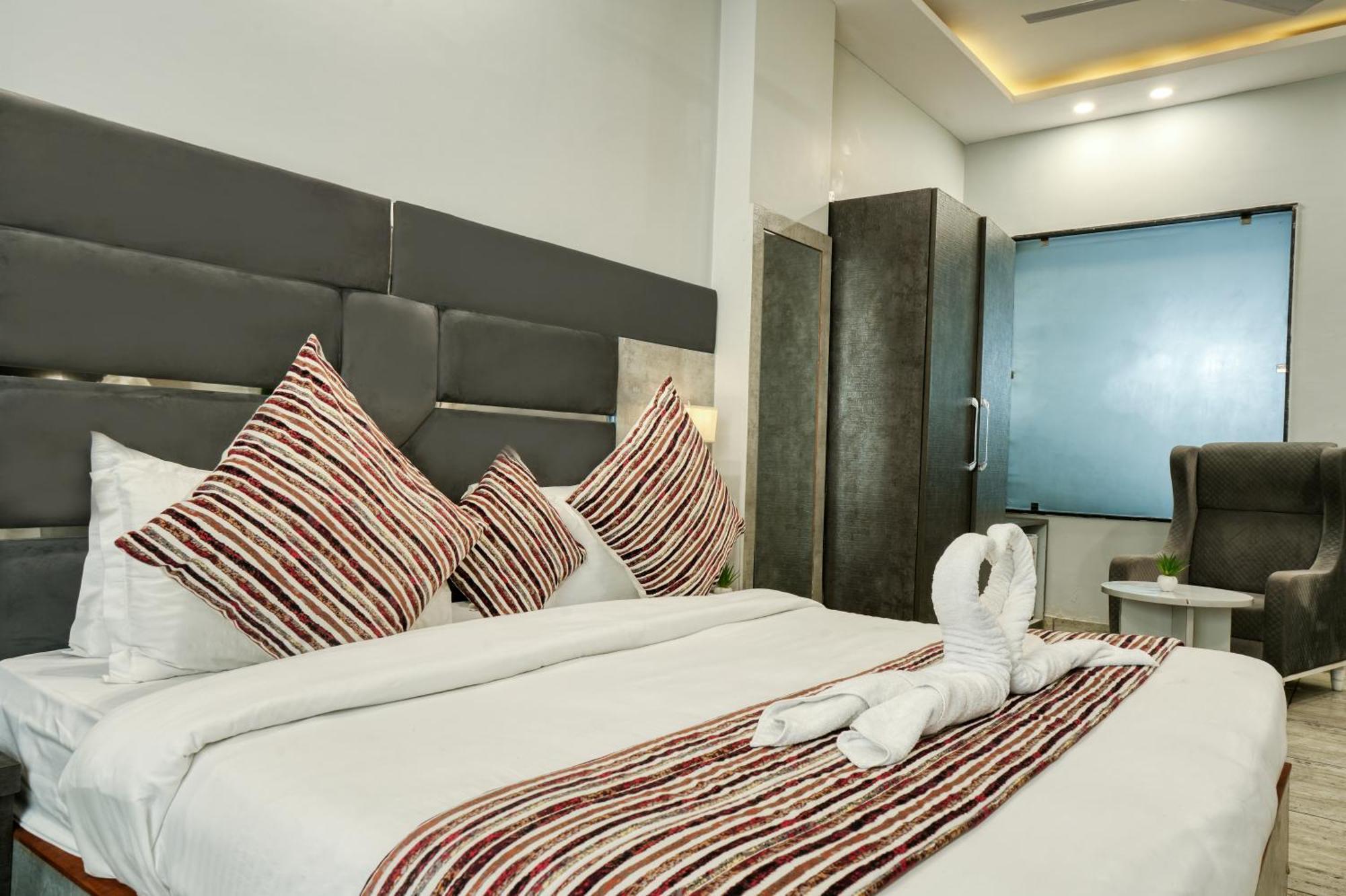 Hotel Vasdaa Grand デヘラードゥーン エクステリア 写真