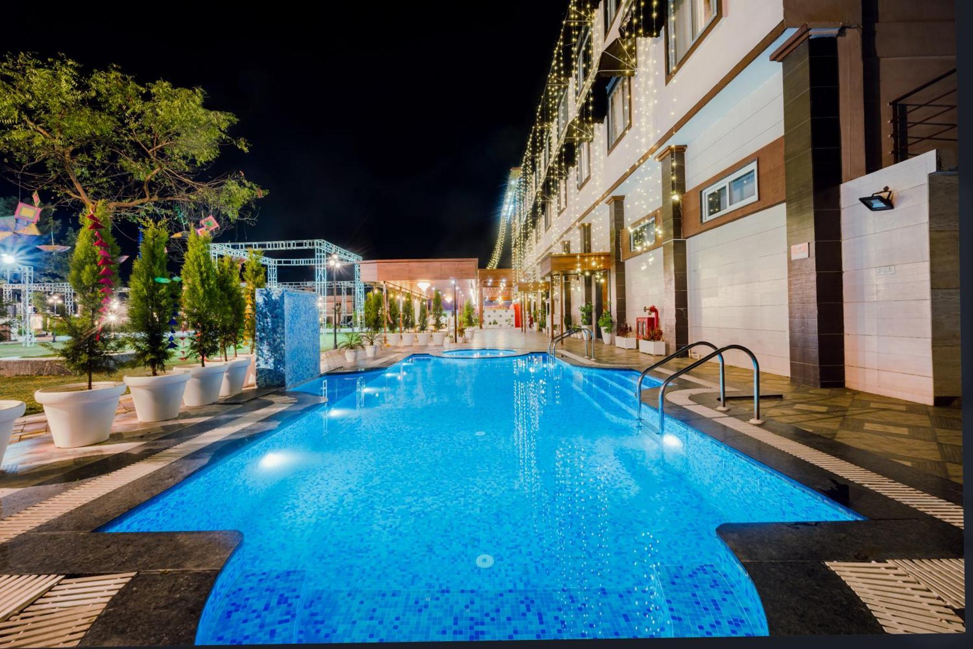 Hotel Vasdaa Grand デヘラードゥーン エクステリア 写真