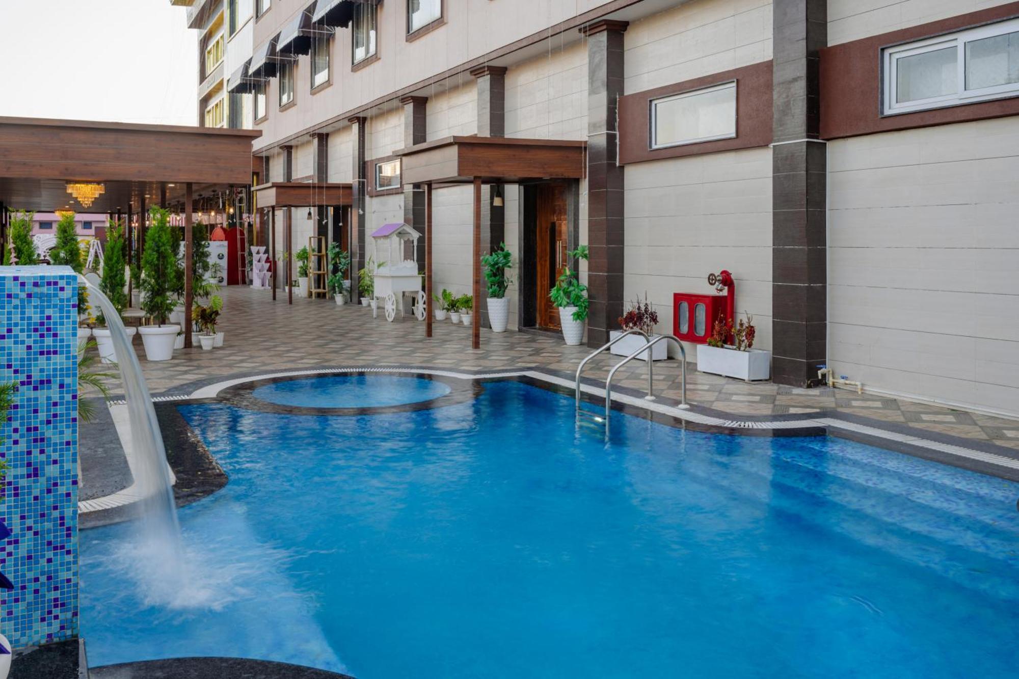 Hotel Vasdaa Grand デヘラードゥーン エクステリア 写真