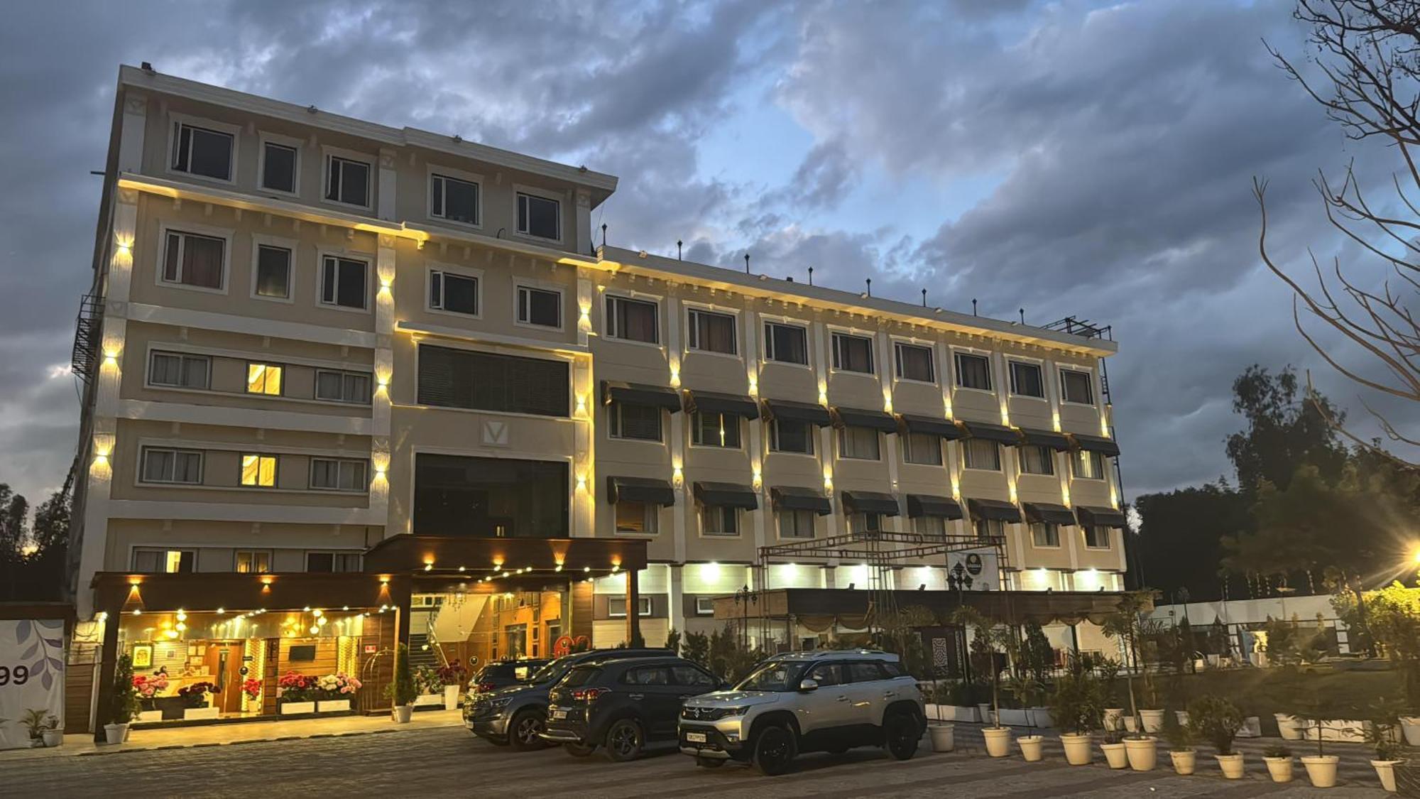 Hotel Vasdaa Grand デヘラードゥーン エクステリア 写真